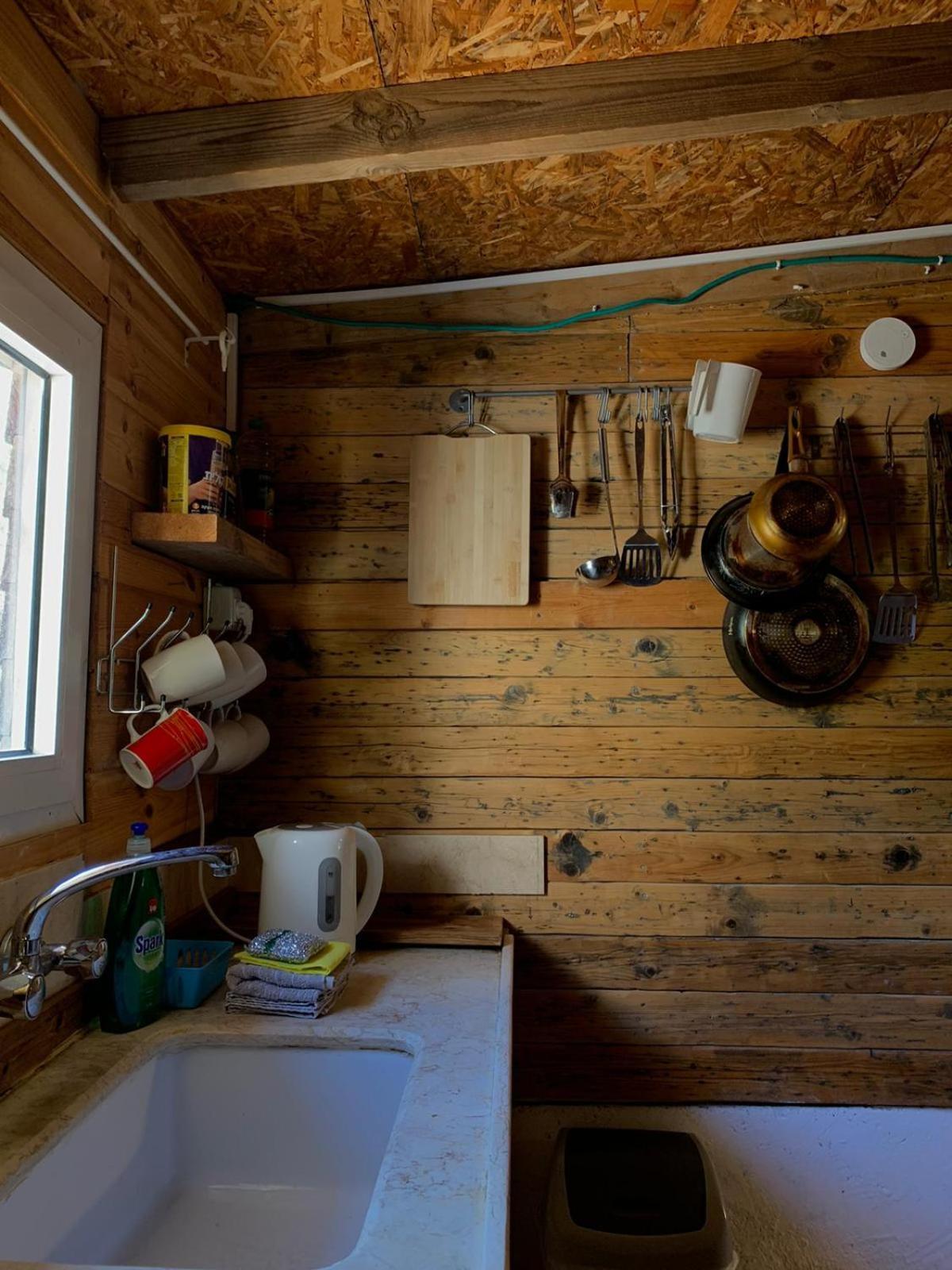 בקתת עץ בחורש במנות - דום גיאודזי - Wooden Cabin In Manot Exterior photo